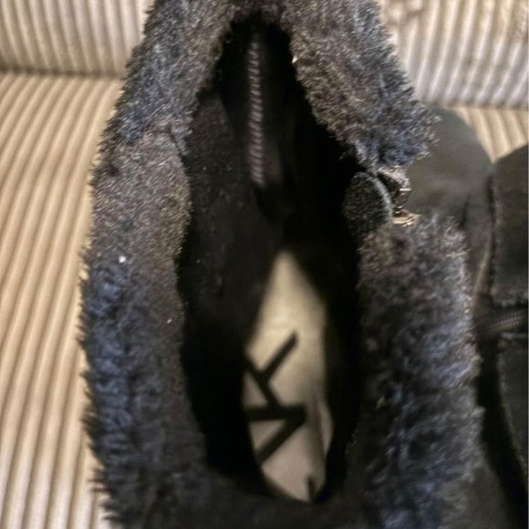 ANN KLEIN WOMENS BLACK WEDGE SUEDE FUR ANKLE BOOTS SZ 7.5 - Picture 4 of 5